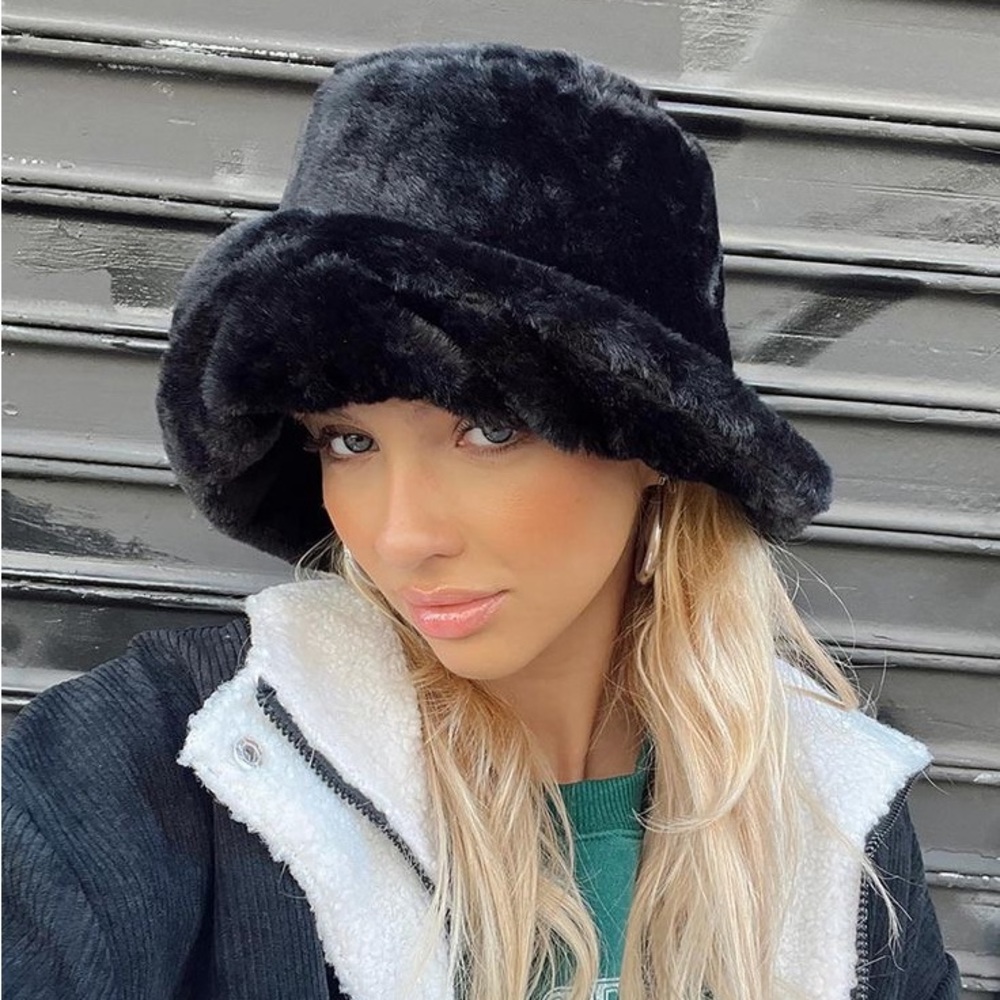 Black furry bucket hat